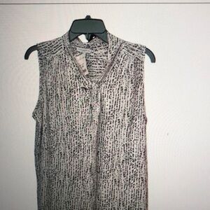 Carolina Belle Gray and White Buttoned Sleeveless Blouse